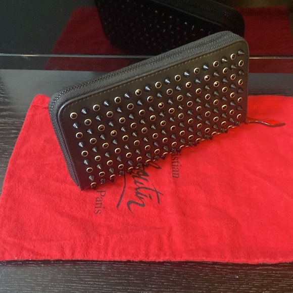 New wallet with lots of card space. - Picture 5 of 5